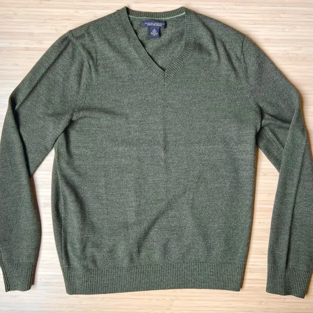 Banana Republic Merino Wool Sweater - Picture 2 of 4